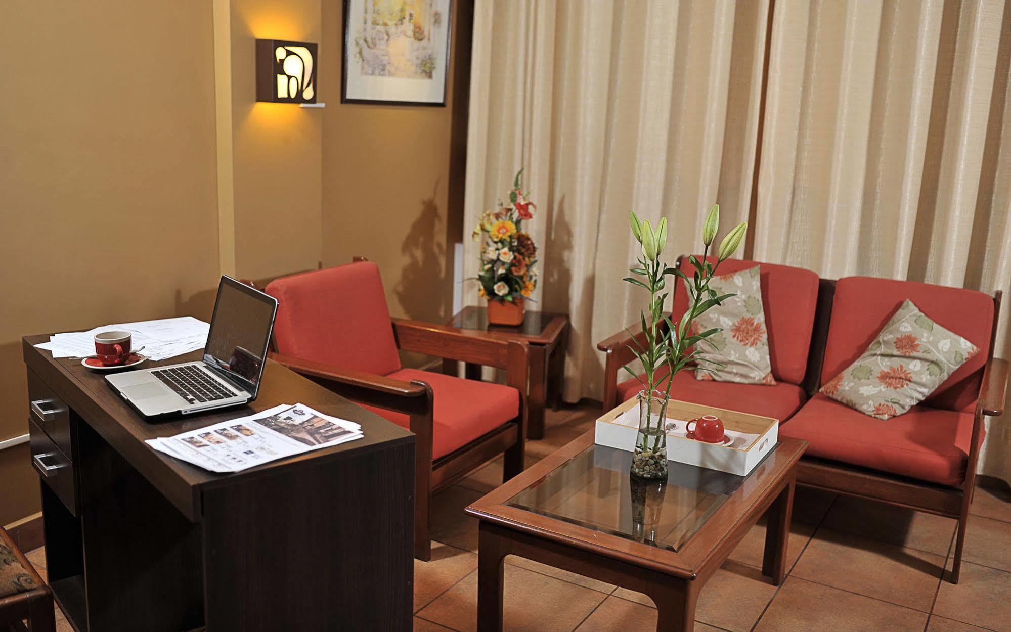 Apart Hotel Violettas Cochabamba Esterno foto